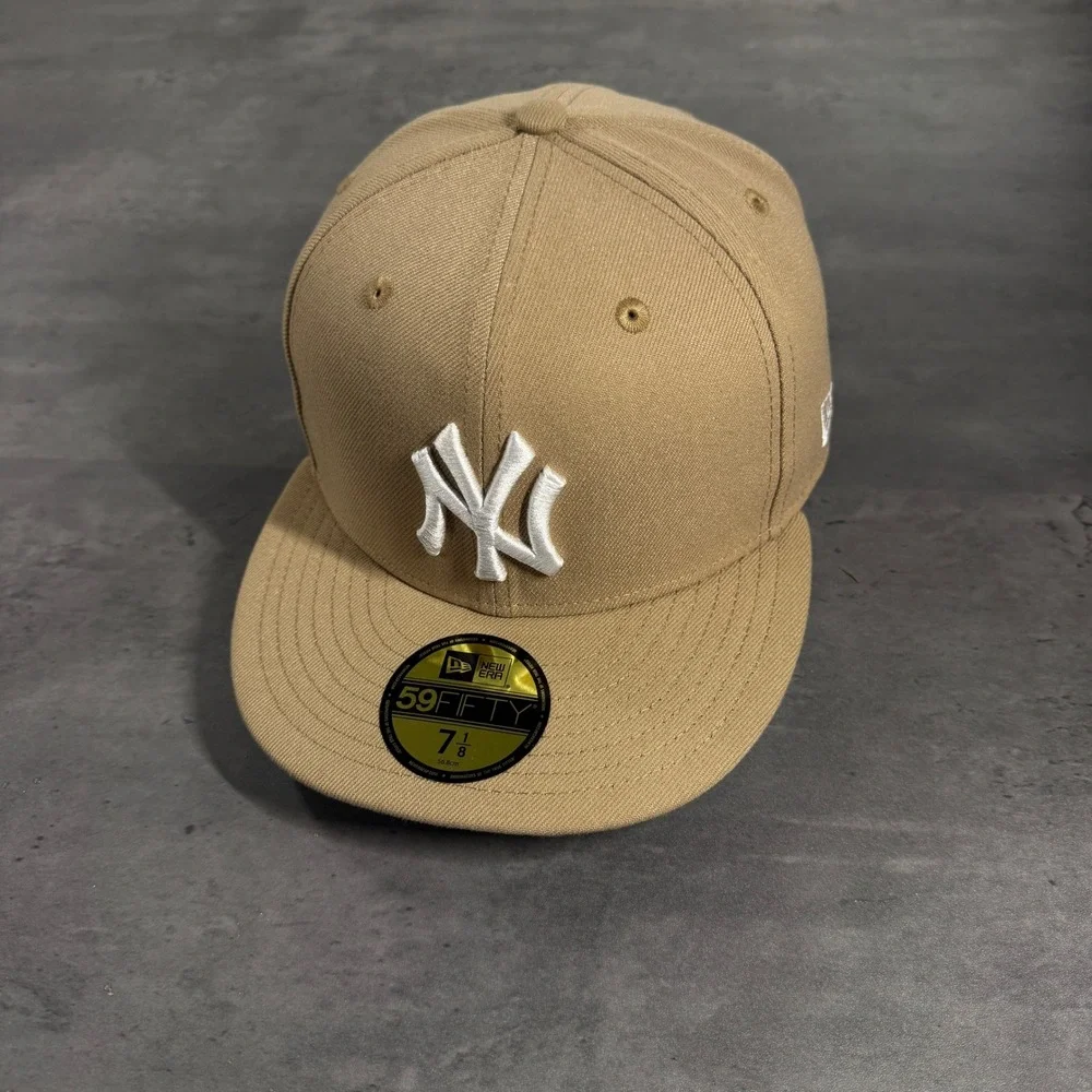 New Era New York Yankees 59FIFTY Hat 7 1/8 Tan Snoopy Peanuts Thanksgiving Cap